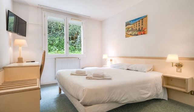 Double Room Nº104 Clos des Monts Lyonnais