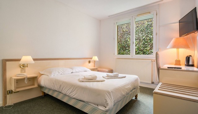 Double Room Nº201 Clos des Monts Lyonnais