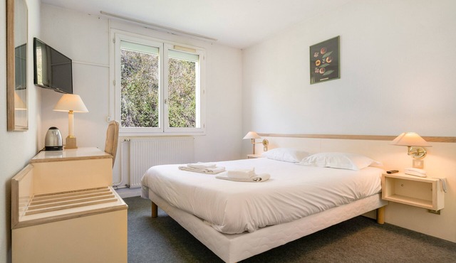 Double Room Nº202 Clos des Monts Lyonnais
