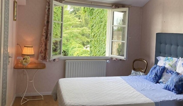 Double Room Queen Size with Garden View