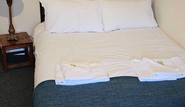 Double Room Shared Bathroom Free Wi-Fi TV Mold