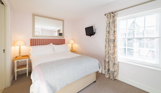 Double room-Standard-Ensuite with Shower