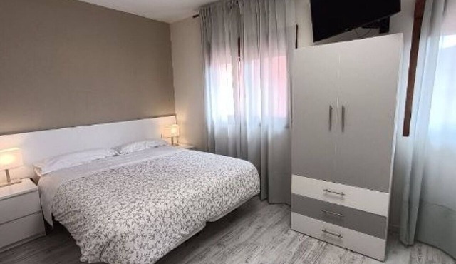 Double room with hydromassage bathtub 90