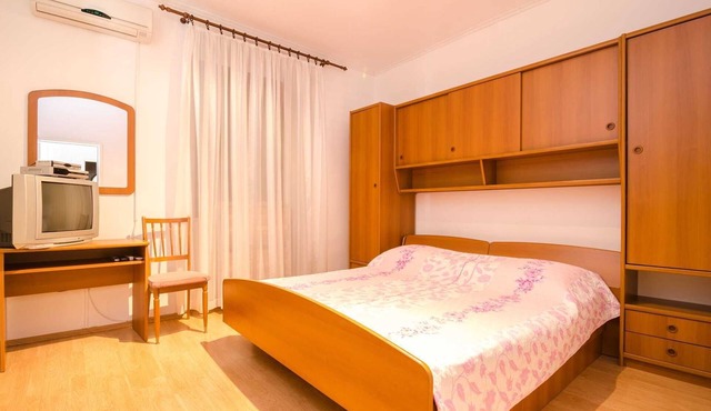 Double room with private external bathroom - Rooms Mozara 1