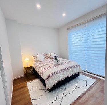 Double storey, Walk to Showground