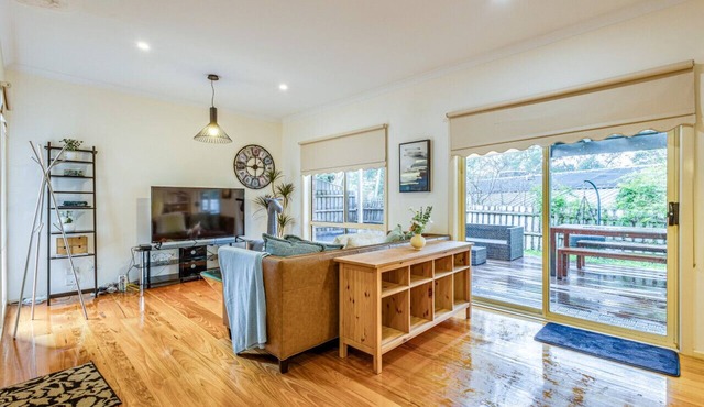 Double story TH 3BRM Glen Waverley Parking Netflix