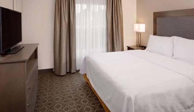 Double Suite Near Aerotek ORL