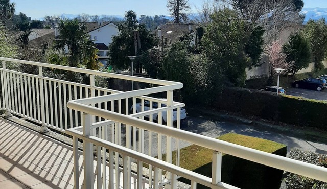 Double terrace apartment with mountain view