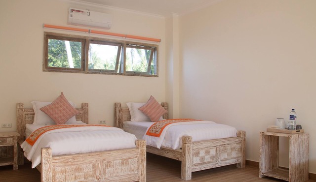 Double, twin Room in 11-bedroom beachfront compound