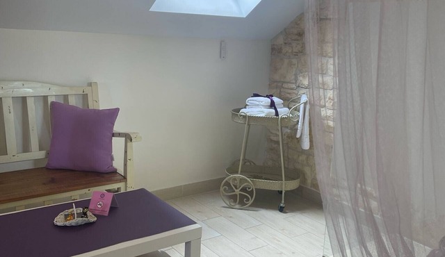Double Violeta Room with Mountain Views, Shared Terrace, and Wi-Fi