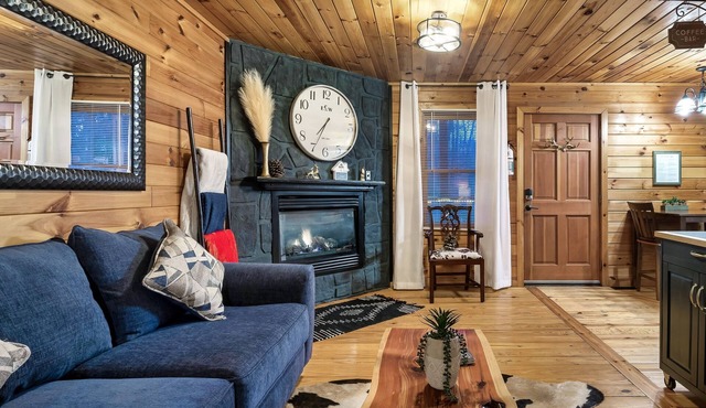 DoubleDecker🌞2 Private King Suites🌞Hot Tub~5 Mins to DT