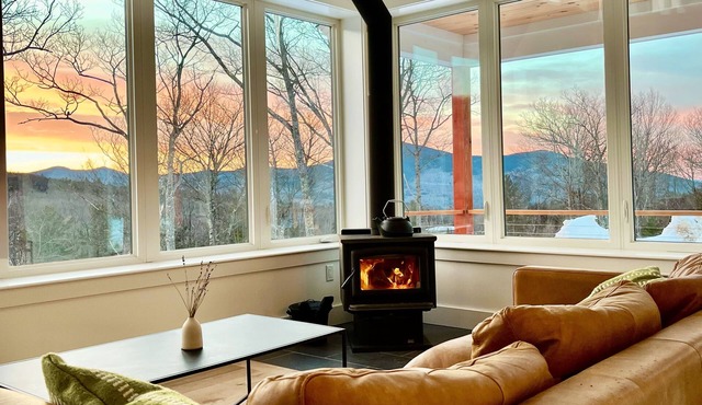 Doublehead Lodge: family+pet friendly, net-zero luxury home with panoramic views