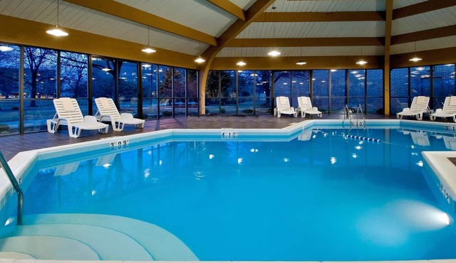 DoubleTree by Hilton Chicago - Arlington Heights
