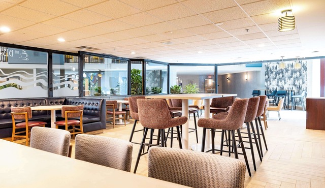 DoubleTree by Hilton Austin, MN