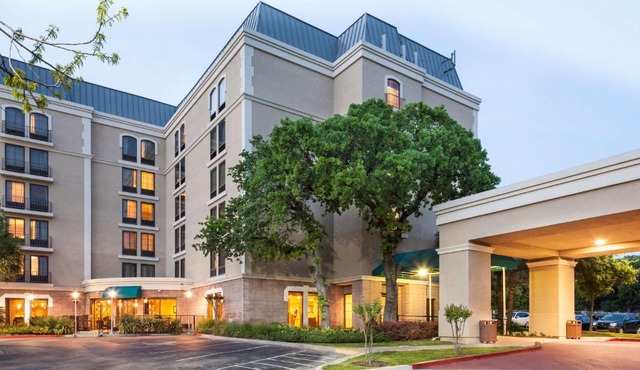 DoubleTree by Hilton Austin-University Area