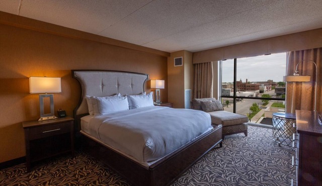DoubleTree by Hilton Bay City - Riverfront