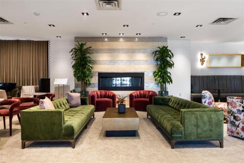 DoubleTree by Hilton Fairfield Hotel & Suites