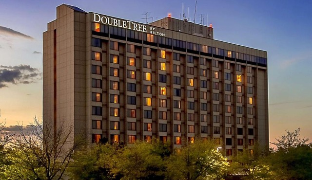 DoubleTree by Hilton Hotel St. Louis - Chesterfield