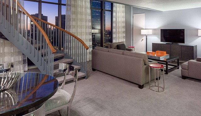 DoubleTree by Hilton Hotel Houston - Greenway Plaza