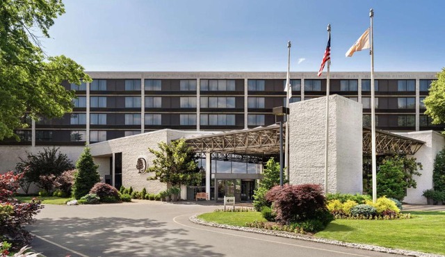 DoubleTree by Hilton Hotel & Executive Meeting Center Somerset