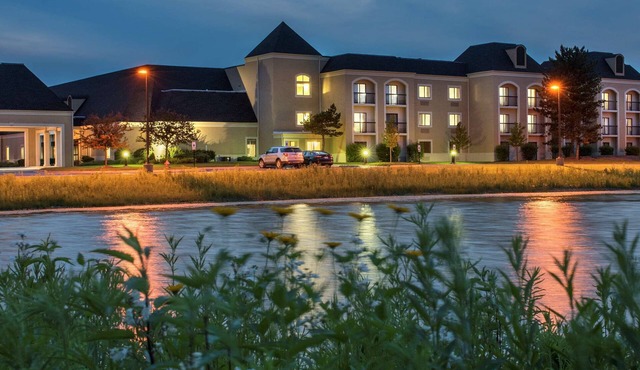 DoubleTree by Hilton Hotel Chicago Wood Dale - Elk Grove