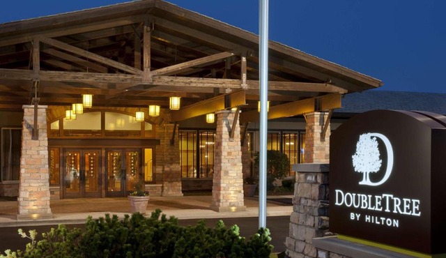 DoubleTree by Hilton Libertyville-Mundelein