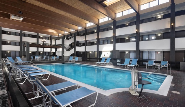 DoubleTree by Hilton Manhattan, KS