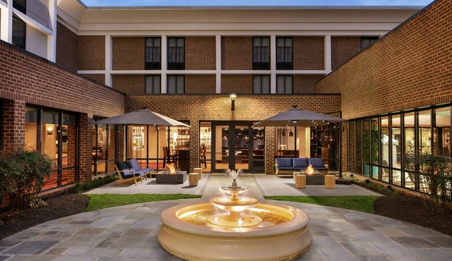 Doubletree by Hilton McLean Tysons