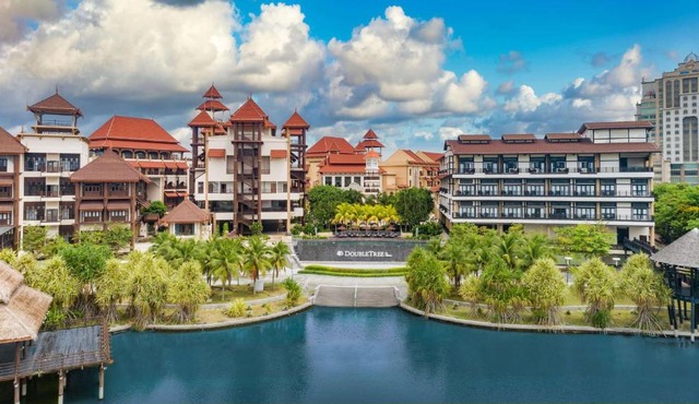 DoubleTree by Hilton Putrajaya Lakeside