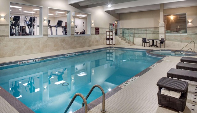 DoubleTree by Hilton Toronto Airport