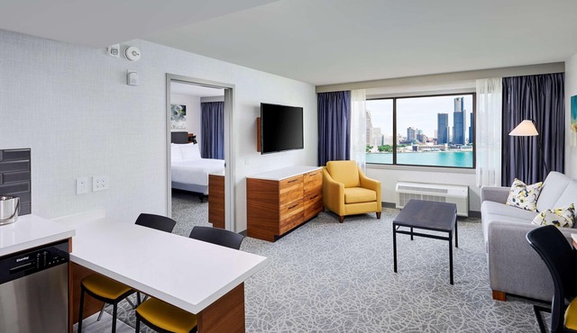 DoubleTree by Hilton Windsor Hotel & Suites
