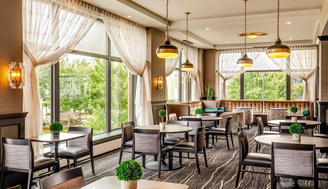 DoubleTree by Hilton Youngstown Downtown