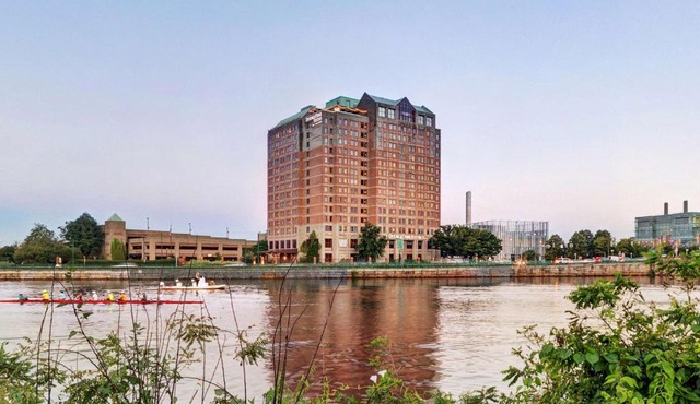 DoubleTree Suites by Hilton Hotel Boston - Cambridge