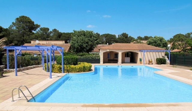 DOUCEUR D'AZUR 4-person house with small garden, in residence with swimming pool