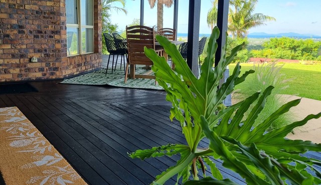 Doug's Place - Spectacular Views + Tennis Court