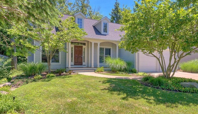 Douglas Beach Rental - Close to everything! Sleeps up to 12.