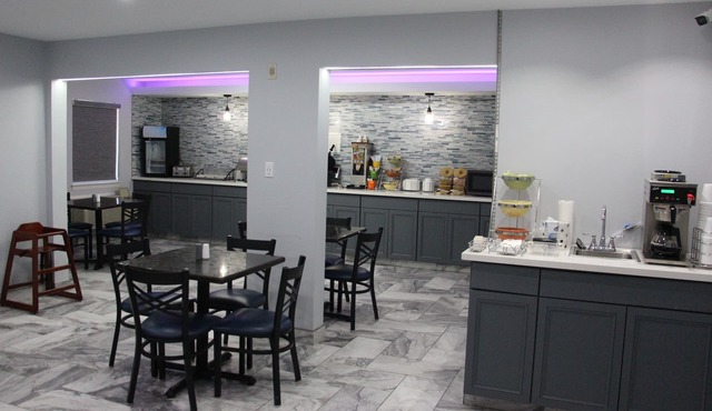 Douglas Inn And Suites
