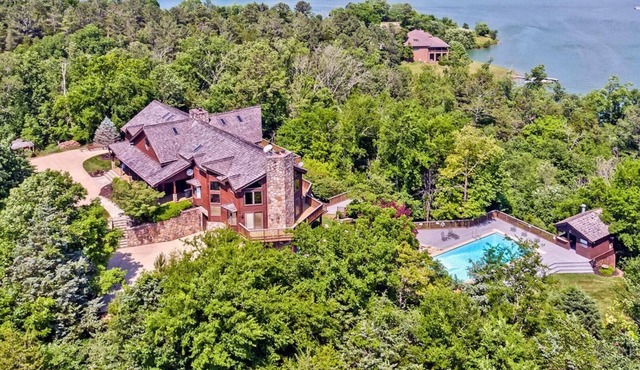 Douglas Lake Lodge