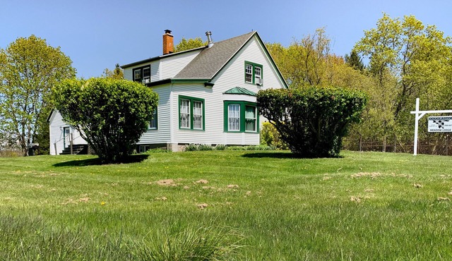 Douglaston Salmon Run - Meadow Lodge