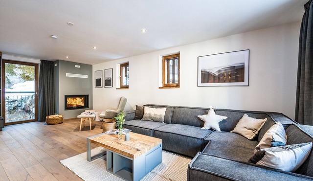 DOUKA - Upscale chalet with sauna and hot tub