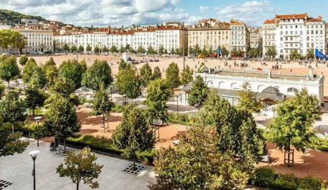 Doux Pavillon - "Le Millon": near Part-Dieu (10min)