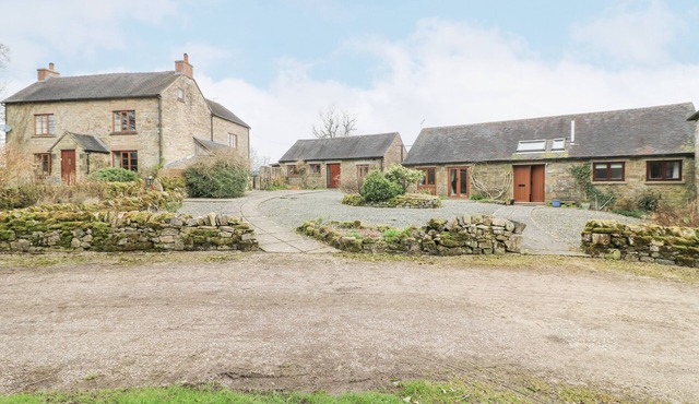 DOVE COTTAGE, pet friendly, with open fire in Waterhouses