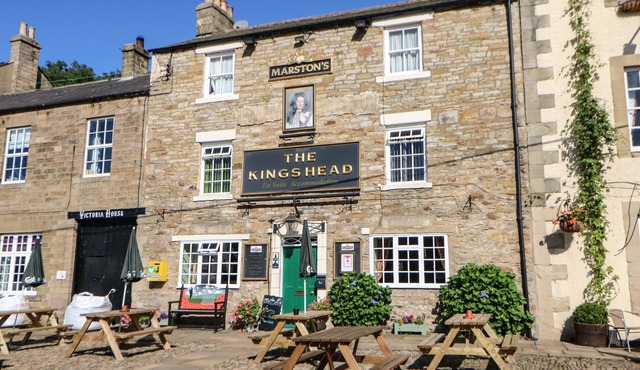 DOVE COTTAGE, romantic, character holiday cottage in Allendale