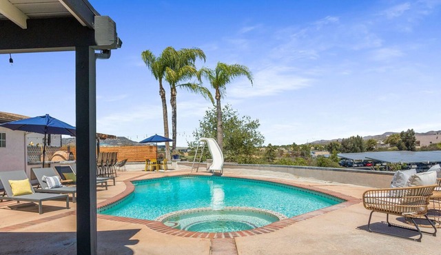 Dove Creek Retreat-2 1/2 Acres w/Pool & Jacuzzi