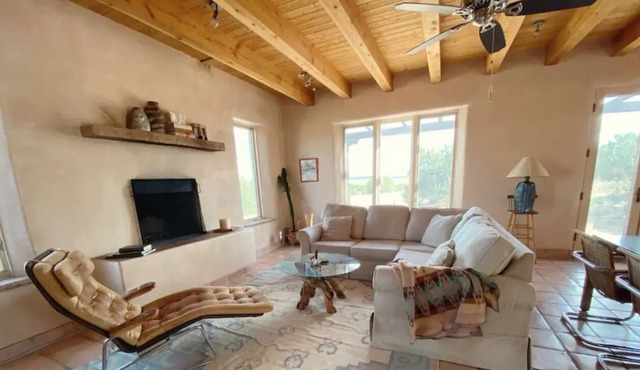 Dove Ranch Guest House in high desert of Galisteo