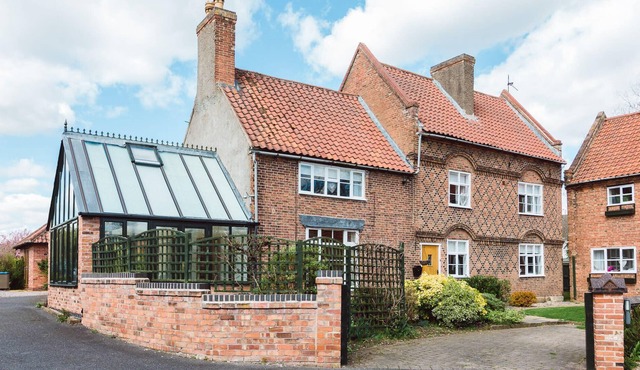 Dovecote Farmhouse Su