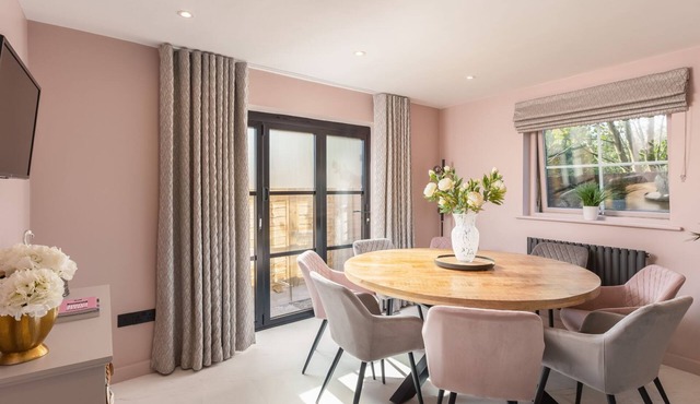 Dovecote House - Luxury Town House in centre of Market Town