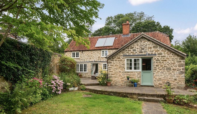 Dovehayes Cottage - sleeps 4 guests in 2 bedrooms