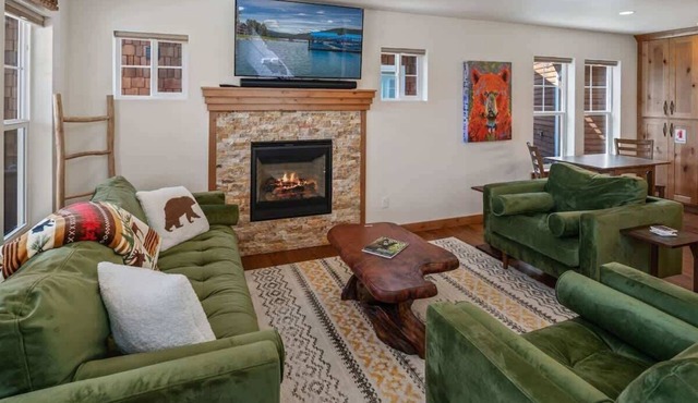 Dover Bay | Sleeps up to 10 | Private Hot Tub