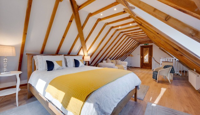 Doves Barn - One Bedroom House, Sleeps 2